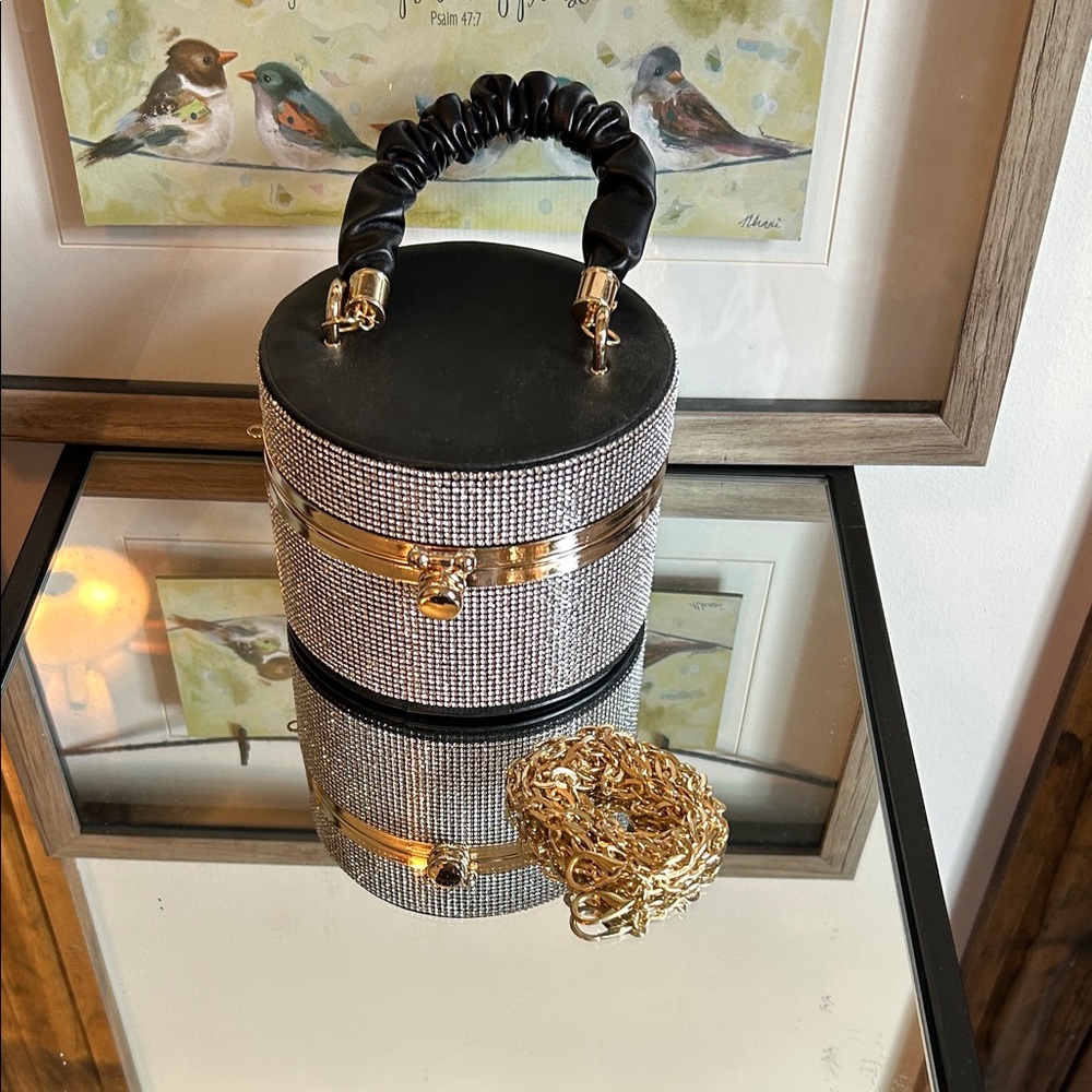 Chic Black and Gold Women's Clutch